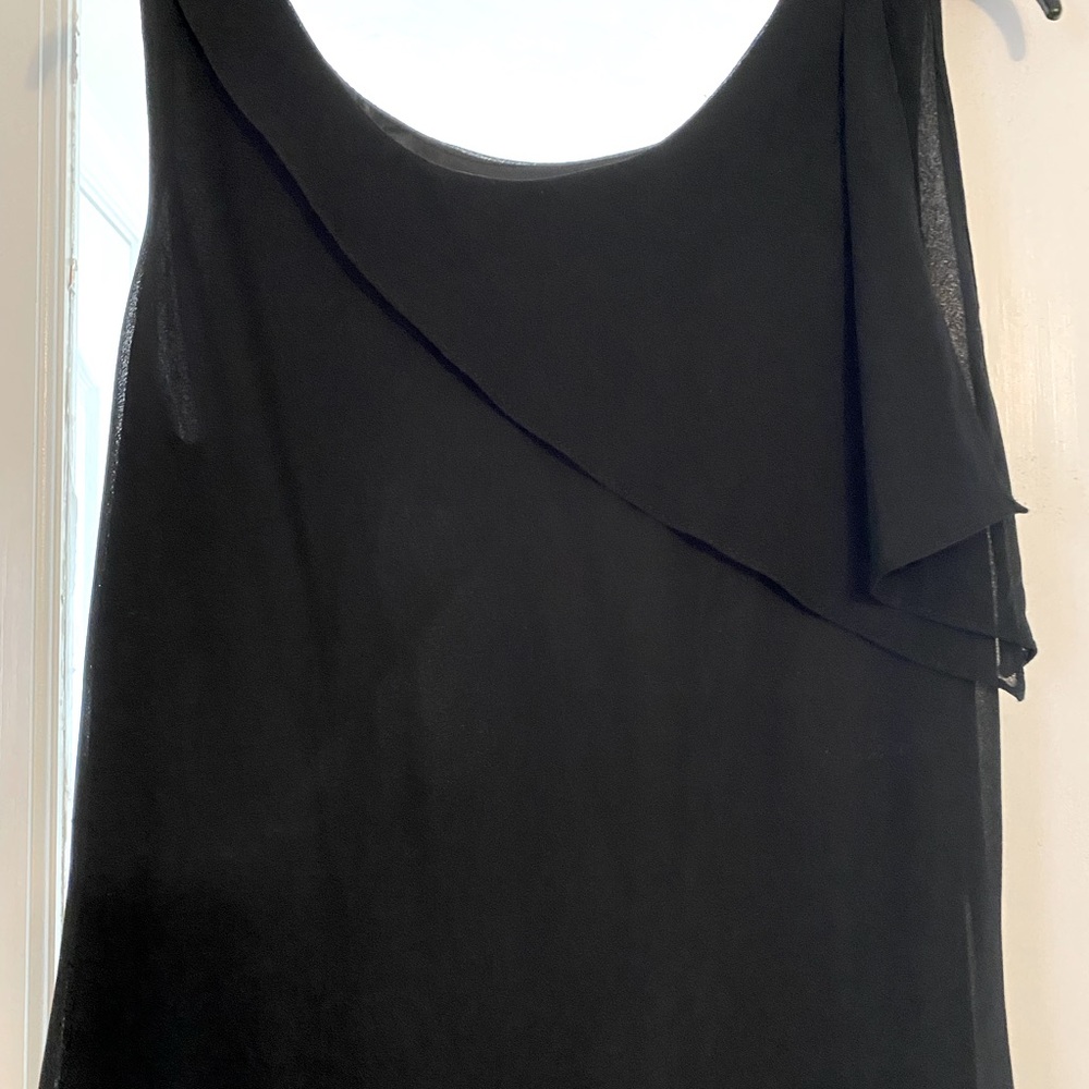 Sleeveless Black dress, teardrop design